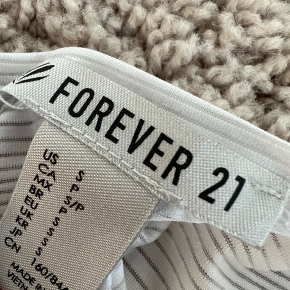 Bundle of 5 Women’s Small Athletic shirts - Picture 5 of 6